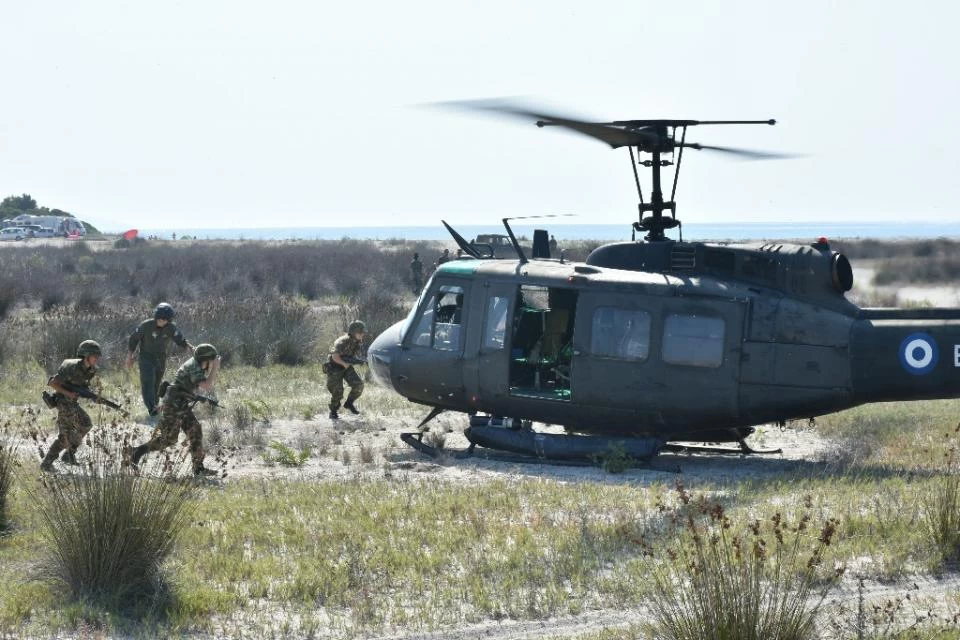 Εντυπωσιακές εικόνες από τη θερινή άσκηση της ΣΣΑΣ με ελικόπτερα της πρώτης Ταξιαρχίας